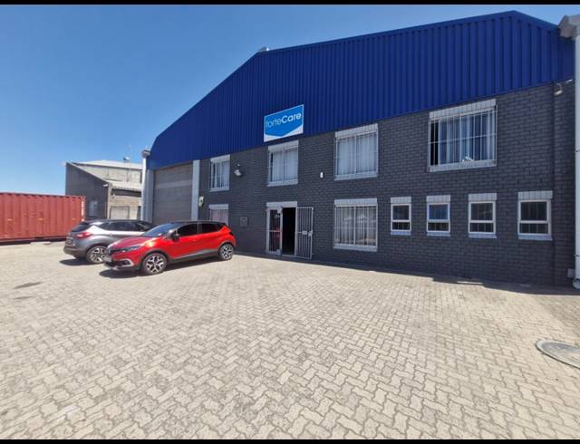 652M² WAREHOUSE TO LET IN OKAVANGO PARK